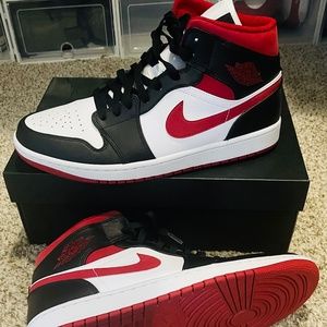 AIR JORDAN 1 MID SALE!